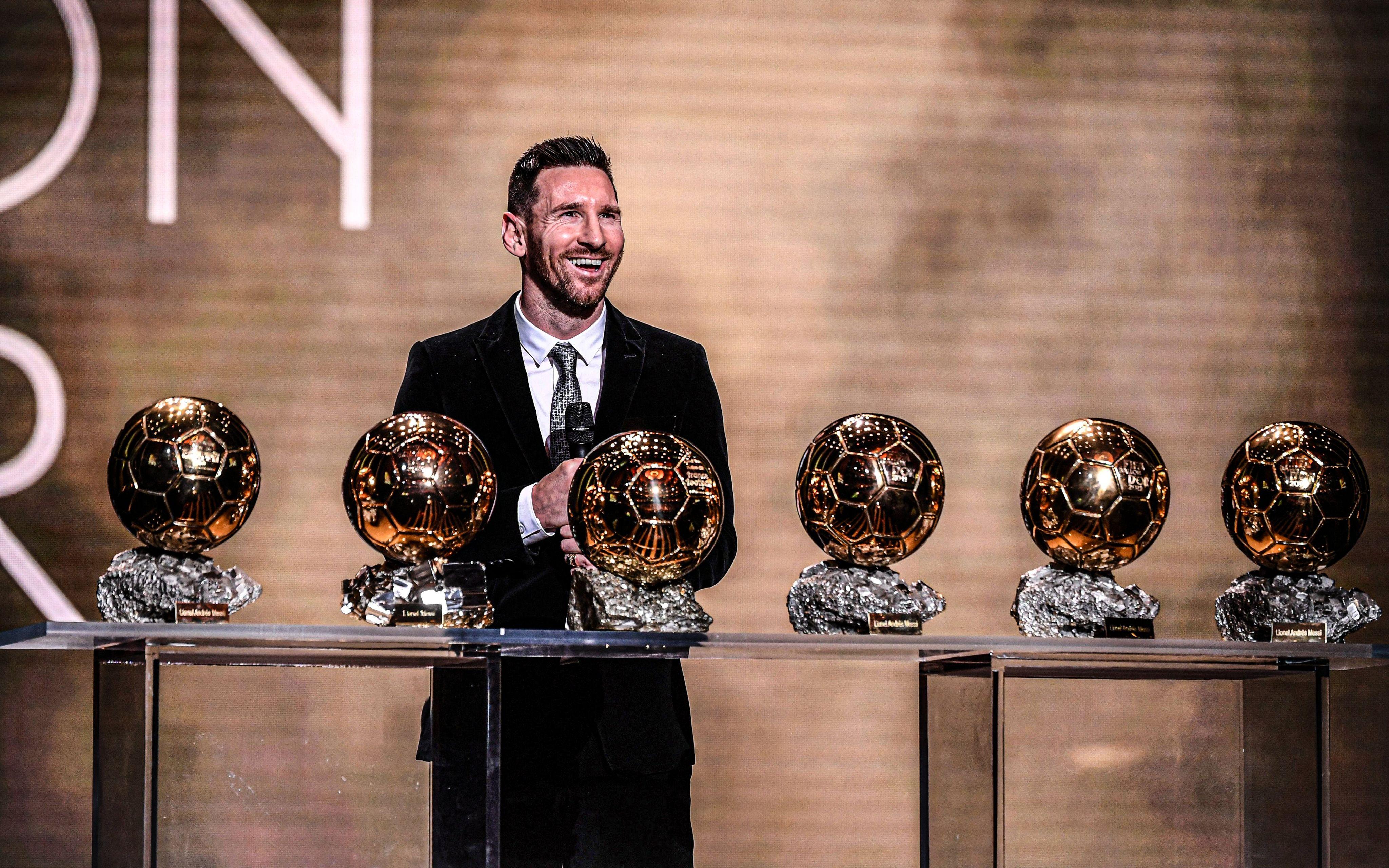 梅西在公牛比赛中表现优异，战术调整引发热议！赛场气氛高涨的简单介绍