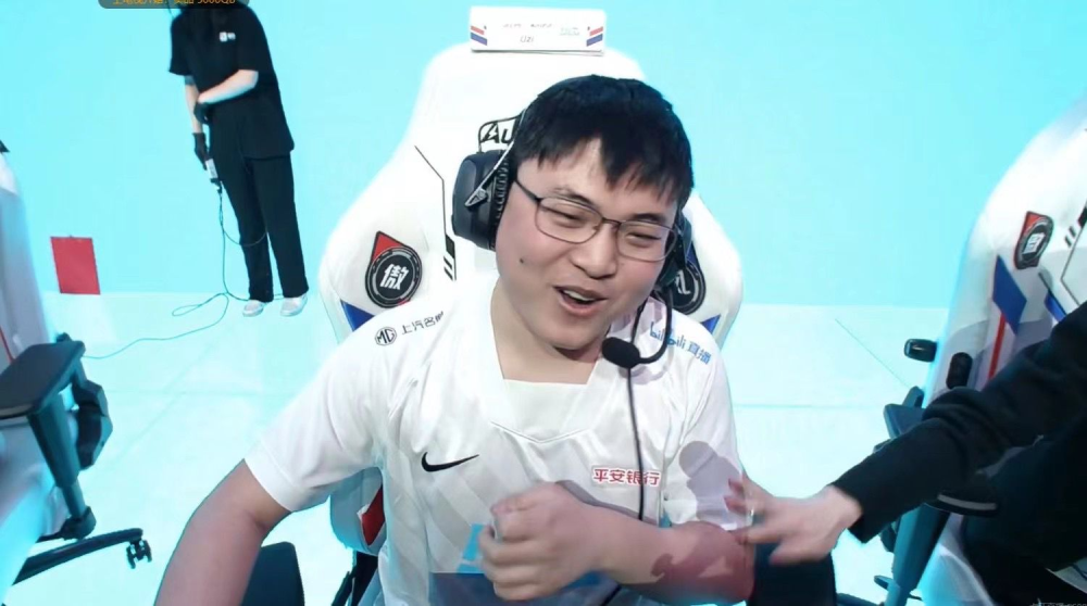 出色发挥引发热议!,Uzi在老鹰比赛中比赛规则变更再创辉煌时刻的简单介绍 出色发挥引发热议!,Uzi在老鹰比赛中比赛规则变更再创辉煌时刻的简单介绍