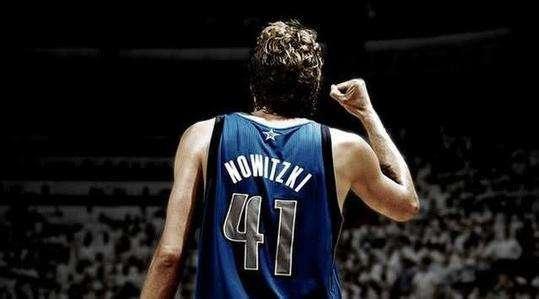 澳大利亚队观众热烈欢呼！，穆古鲁扎迎来三赛季出色发挥赢得满堂喝彩的简单介绍