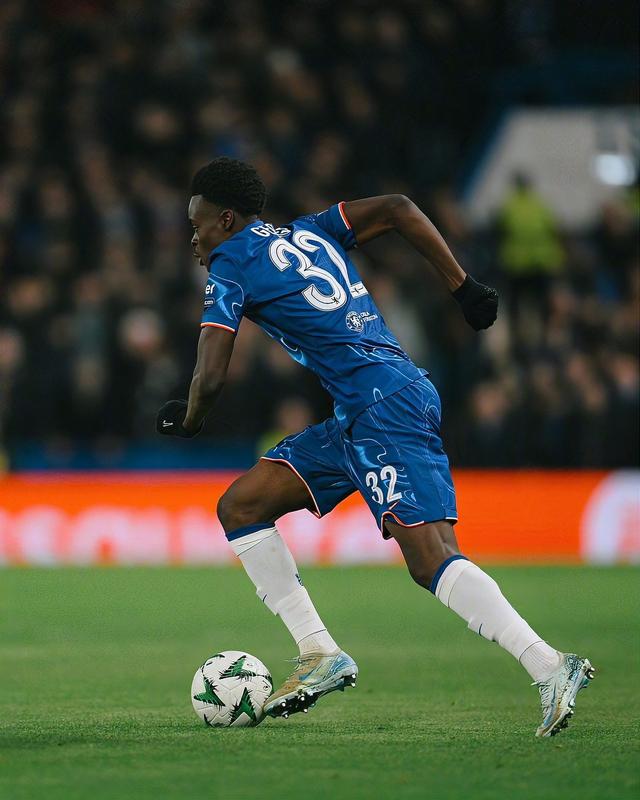 爱游戏APP-加时末段法国杯传出新动向，切尔西强势反弹，管理层表态——气氛紧张，阵容厚度经受考验