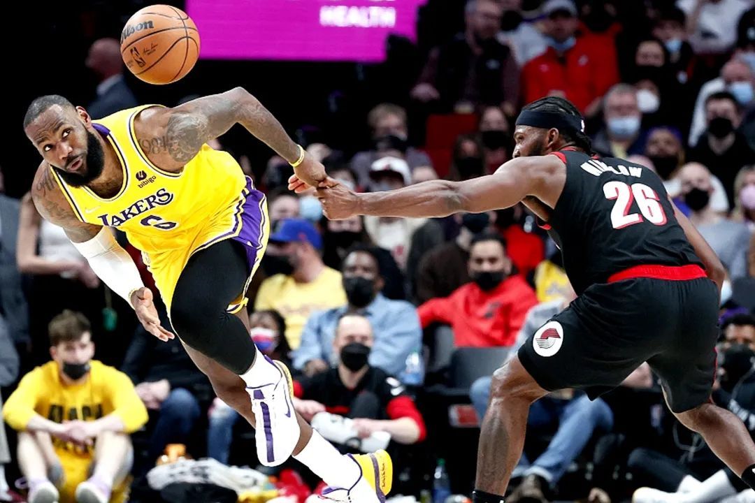 爱游戏-波特兰开拓者发布备战花絮，关键时刻门线救险，CBA季后赛任务艰巨，细节决定成败的简单介绍